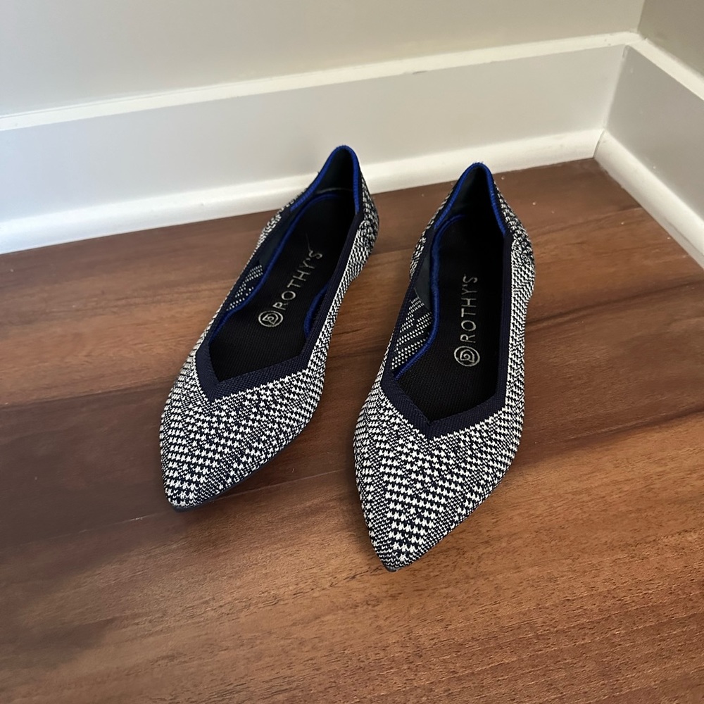 Rothy’s navy houndstooth point